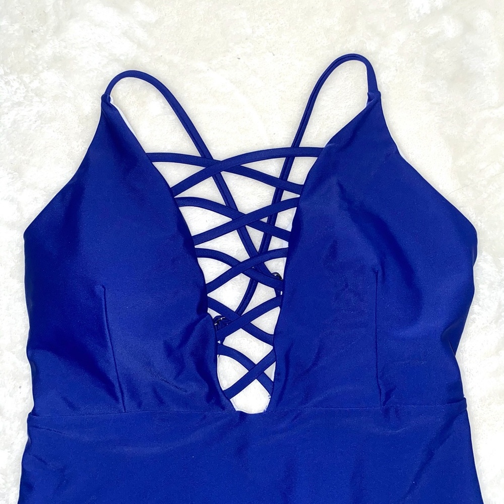 ⭐️Women's Blue Criss Cross One Piece Size:M NWT - Picture 3 of 4